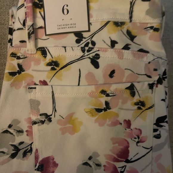 New pants with tag, floral, Gentil Floral in Ecru, size 6R - Picture 6 of 6